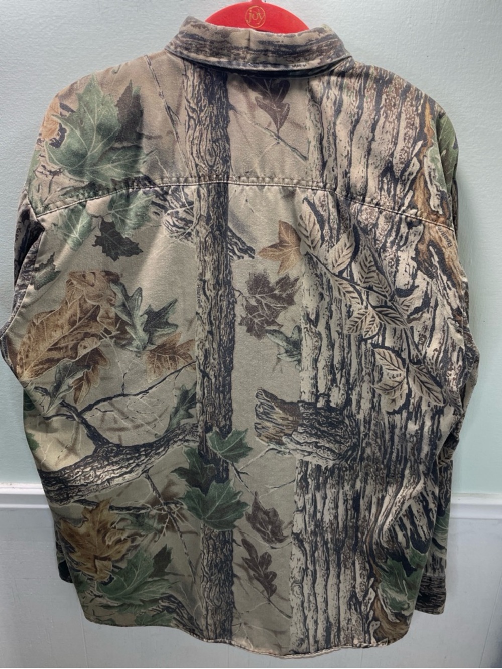Realtree Men's Camouflage Button-Up Shirt Jacket in Green and Brown - Picture 4 of 6